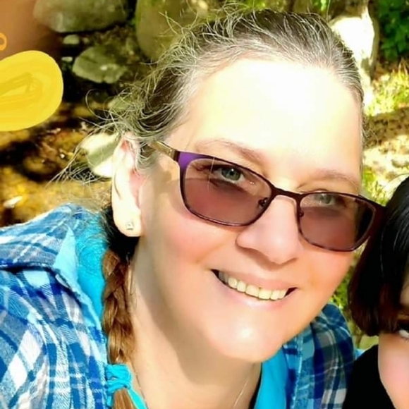 Meet your Posher, Kate - Picture 2 of 2